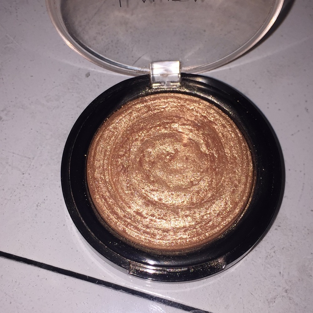 Laura Geller Gilded Honey Baked Gelato highlighter